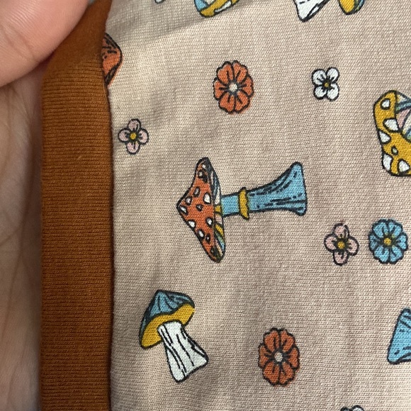Tan crop top with mushrooms and flowers - Picture 5 of 5